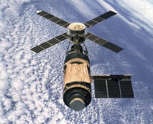 Skylab as photographed by its departing final crew (Skylab 4). Via Wikipedia.